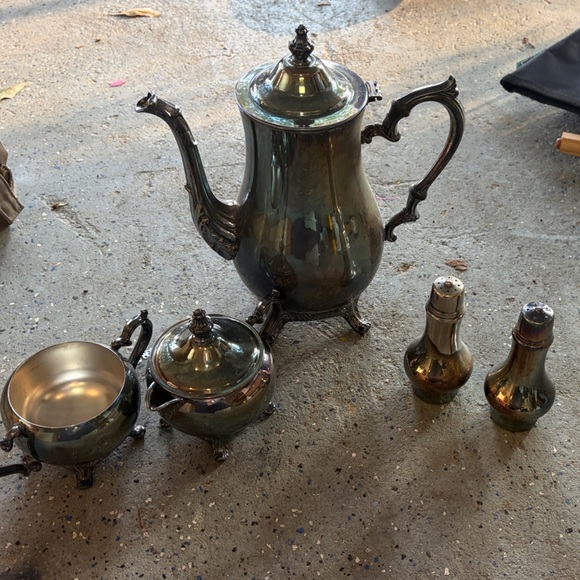 WM Rogers Elegant Silver Tea Set with Accessories